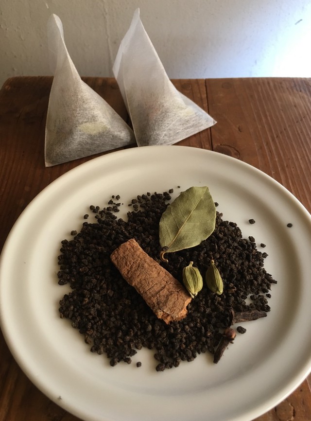 1袋のみご購入 送料198円 チャイティーバッグ10杯分 レンジで簡単 チャイのお店 贋作インドカリーマシバシイネツルカモ