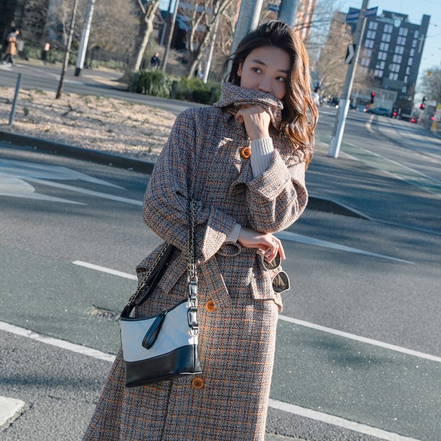 チェック柄トレンチ トレンチコート チェック柄 リボン 首元暖か おしゃれ 大人 今どき 流行り 女子会 今っぽい モテコーデ オシャレ 女子力 女っぽい 可愛い 抜け感 トレンド おしゃれデザイン デート お出かけ 秋冬コーデ 秋冬カラー Sugar Daystyle シュガーデイ