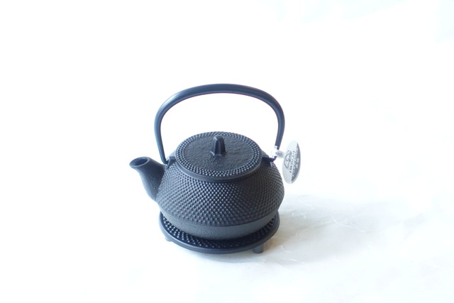 伝統工芸品 南部鉄瓶 急須兼用 アラレ 3ml 台付 １人 ２人用 小林漆陶