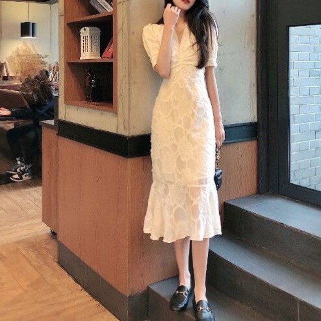 ロングワンピース ワンピ 韓国 コーデ きれいめ 40代 30代 白 マキシ丈 ロング丈 Aライン Vネック無地 半袖 二次会 春夏 フォーマル 上品 きれいめ 結婚式 二次会 およばれ Dress Plaatje