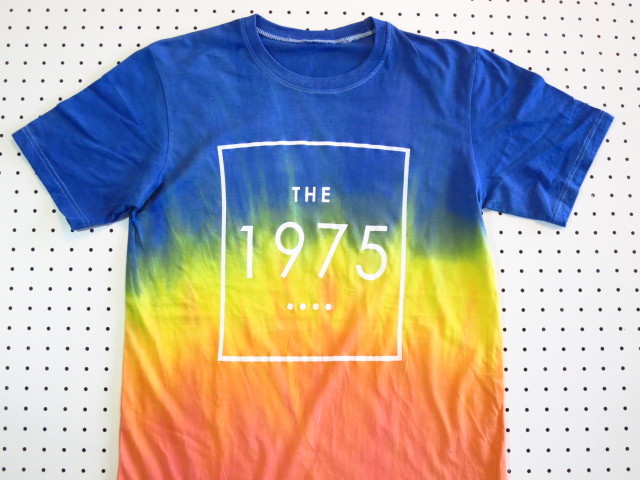 The 1975 ザ ナインティーンセブンティファイブ 絞り染めカラフルｔシャツ バンドｔシャツロックｔシャツｕｋロックオルタナティブロックバンドタイダイ染めthe Sound Girls Chocolate 輸入アパレル 海外ファッションの ｎａｙｅｆｓ ネイエフス