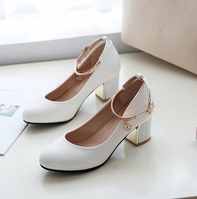 結婚式 パンプス ストラップ ヒールパンプス 痛くない 大きいサイズ アンクル ストラップ 太ヒール 幅広 結婚式用 結婚式パンプス 安い 靴 レディース パンプス 二次会 パーティー 結婚式 Dressy Lily ドレッシーリリー プチプラドレスワンピース専門店