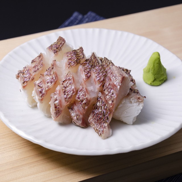 (0317)【数量限定!特別販売】ASC認証 マダイ半身 カマ・腹骨なし