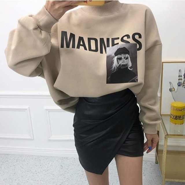 ハイネック ロゴプリント ボリューム スウェット トレーナー 春トップス 長袖 カットソー レディース ビッグシルエット オーバーサイズ ゆったり 可愛い ドロップショルダー Officewalaa オフィスワラア レディースファッション スタイル