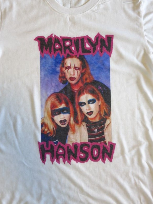 Hanson Marilyn Manson マリリンハンソン パロディー ｔシャツ 白 マリリンマンソン ハンソン 面白ｔシャツ パロディｔシャツ マリリン マンソン マトリックス Mmmbop 輸入アパレル 海外ファッションの ｎａｙｅｆｓ ネイエフス