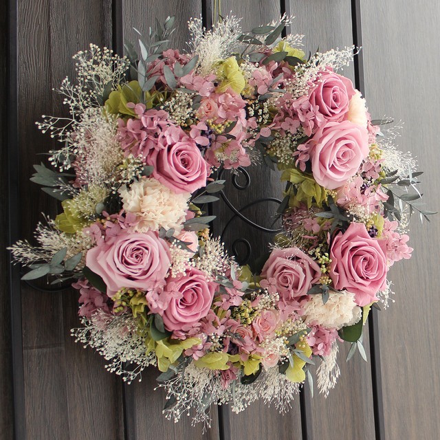 プリザーブドフラワー リース L ラベンダーピンクの大輪ローズとグレー色ユーカリ葉のシックでエレガントなリース 直径30cm Peche Melba ペーシュ メルバ