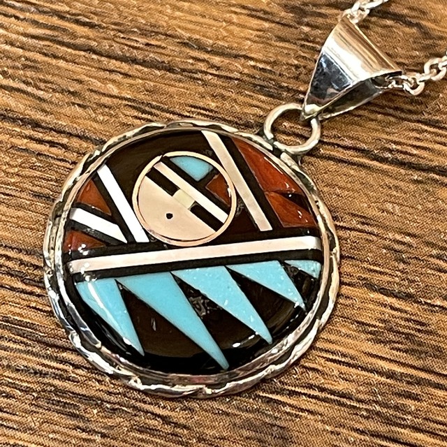 ズニ族 インレイtop 40センチシルバチェーン付き Bluesunshinetrading