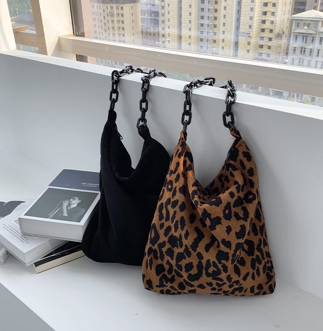 855 秋冬コーデに合わせたいコーデュロイのチェーンワンショルダーバッグ レオパード柄 海外のプチプラきれいめカジュアルレディースファッション Pakaian Lucu 海外のプチプラきれいめカジュアルレディースファッション Pakaian Lucu
