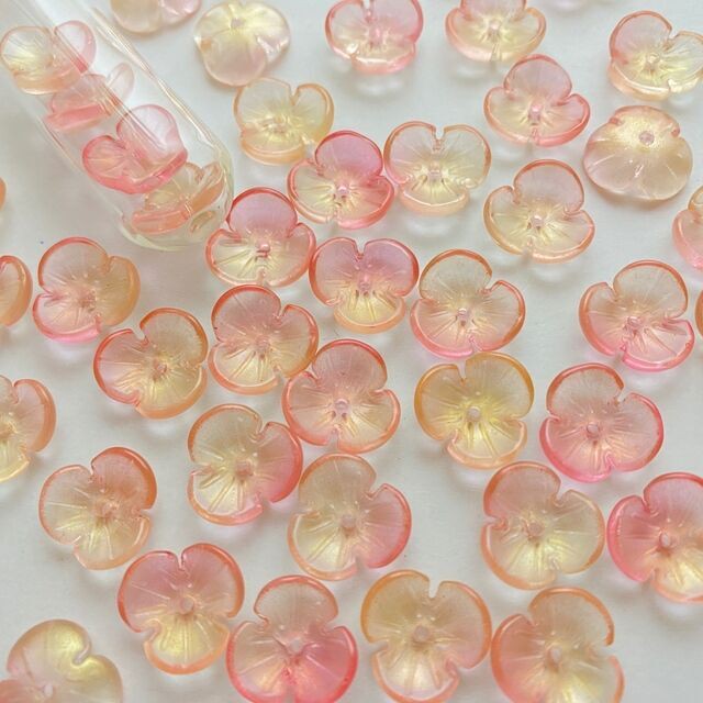15個ガラスビーズ ペタル パンジー花びら 花弁薄いピンク ゴールド Rinn