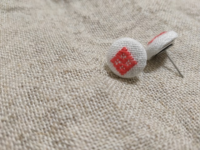 こぎん刺しくるみボタンピアス 結び花 こぎん刺し雑貨 泷 Dalong ダーロン