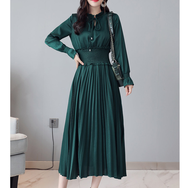 ウエストコンシャス 上品なプリーツロングワンピース ワンピース ロング丈 マキシ丈 ウエストコンシャス プリーツスカート スタンドカラー 長袖 ハイウエスト 秋 上品 女っぽ 大人 ガーリー セクシー リボン 丸首 ピンク ブラック グリーン Sugar Daystyle シュガー