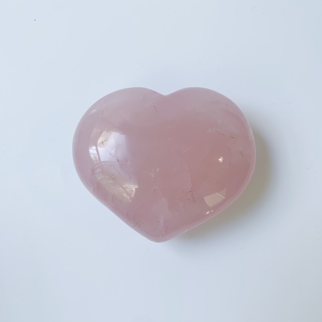 マダガスカル産ディープローズクォーツ ハート型 大 天然石 鉱石 Kamoku カモク 鉱石と天然石のネットショップ