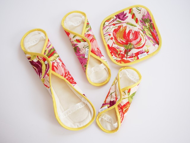 膣トレできる布ナプキン ライナー Yellow Flower Lunalavie