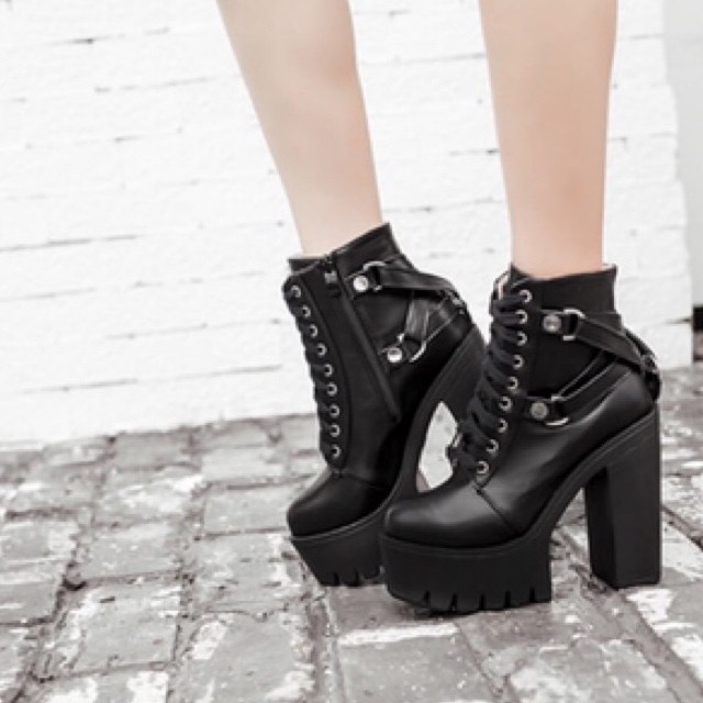 360度可愛い バッククロス編み上げ 厚底ブーツ 量産型 量産 地雷 Princesshyatt 量産型地雷 系原宿系パンクストリートブラック韓国系厚底リュック