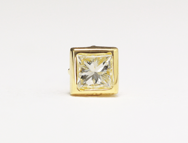 ◯ダイヤモンドパーチ◯天然ダイヤモンド〈イエローカラー〉◯プリンセスカット◯0.121ct◯K18YG