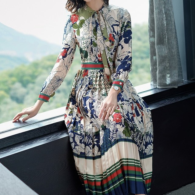 ワンピース オケージョンワンピース ひざ下丈 スタンドカラー 長袖 Aライン プリーツ フレア リボンタイ 大人可愛い フォーマル エレガント きれいめ レトロ 春秋 結婚式 パーティー お呼ばれ よそ行き デート 女子会 レディース プリント Prism One プリズム ワン