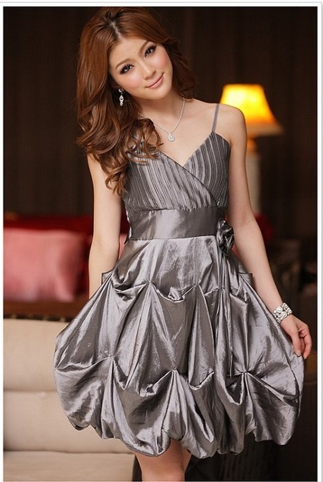 お姫様チックなタッキングスカートがカワイイ 胸元切り替えドレスワンピース Tresor