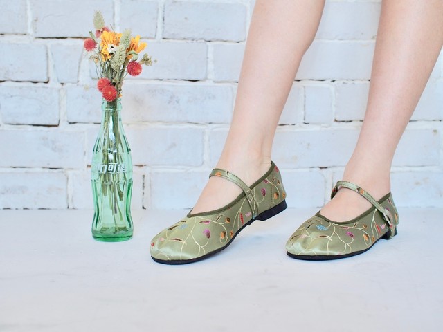 Chinese Style Handcrafted Embroidered Flat Shoes Sandals Made In Taiwan 23 5cm チャイニーズ スタイル 刺繍シューズ 台湾製 フラットシューズ チャイナシューズ バレーシューズ サンダル Refresh