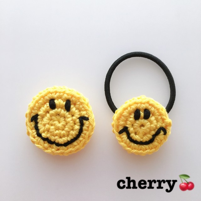 送料無料 ハンドメイド ブローチ ヘアゴム スマイル ニコちゃん かぎ編み Cherry