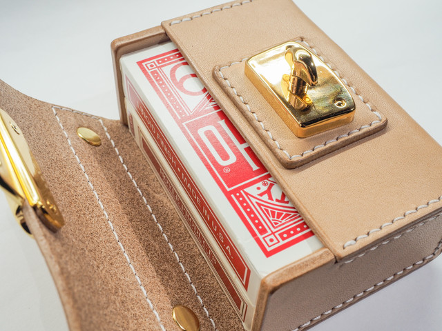 トランプケース バッグ型 ヌメ革使用 マジックにも 革製品 お財布 バック のお店 べしクラフト