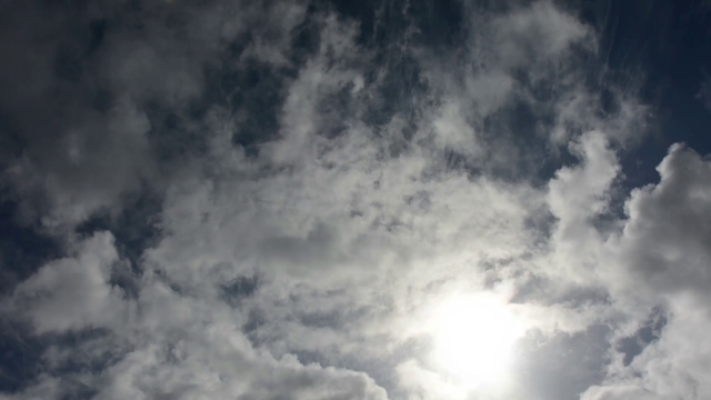 動画素材 雲 空 覆われた空 雲のレイヤー 光 太陽 空気 風 酸素 雰囲気 曇り クラウド 動画素材提供