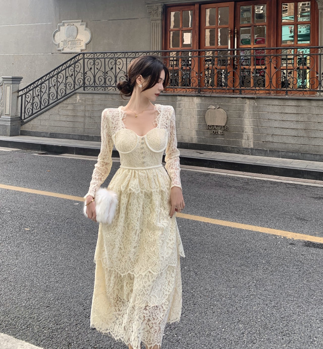 送料無料 ドレス ワンピース ロングワンピース 総レース 花柄 フラワー ティアード オフホワイト ロング丈 スカラップ スクエアネック 長袖 透け感 シースルー ハイウエスト ウエストマーク セクシー エレガント 大人 可愛い きれいめ 甘め フェミニン 華やか 優雅