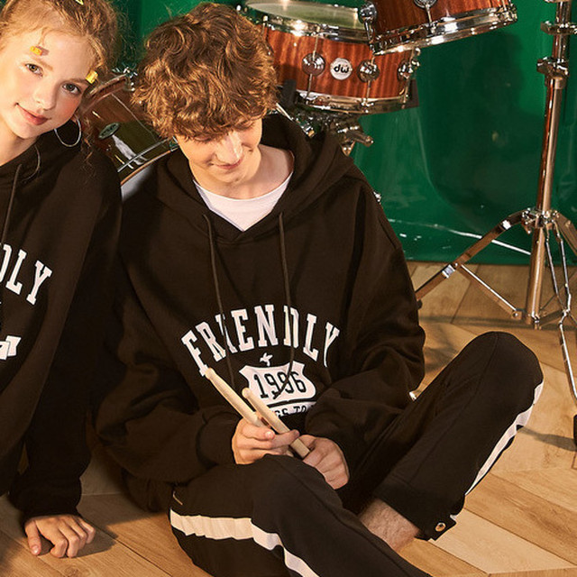 アメカジ定番アイテム スポーツミックスコーデにオススメのプルオーバー メンズ ロゴ パーカー ブラックセレクトショップblack Dyed