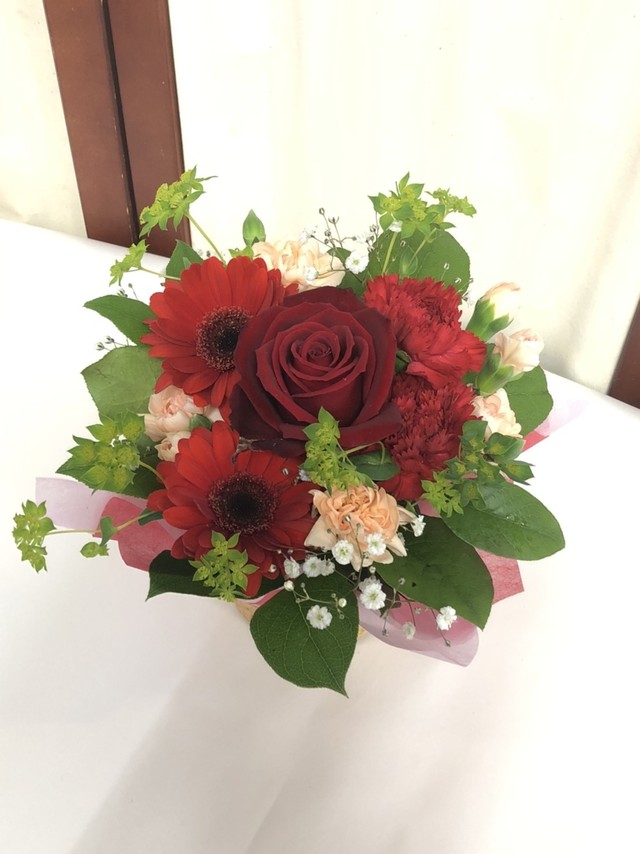 No 8 母の日フラワーアレンジメント赤色系 Mサイズ Greenstyle Itami