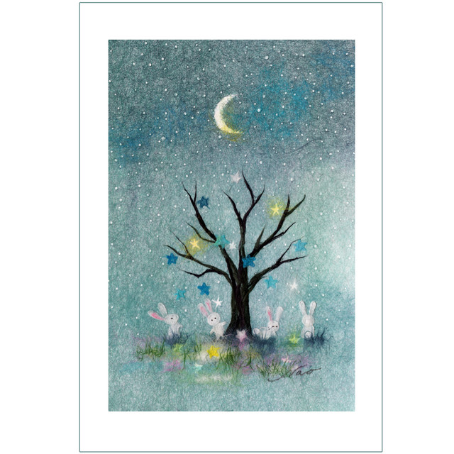 星の実 三日月がきれいな夜は木に星の実がなる 楽しげなうさぎがかわいいイラスト ポストカード 和紙絵工房 和紙絵作品のプリントweb通販