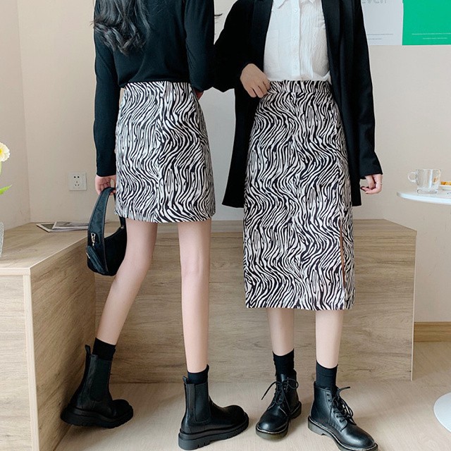 即納 2タイプ ミニスカート ロングスカート 膝下丈 ミモレ丈 ゼブラ柄 裏地付き スリット アニマル柄 タイトスカート 台形スカート Aライン ペンシルスカート レディース ボトムス S L 白 黒 Ns 1167 Daily Closet
