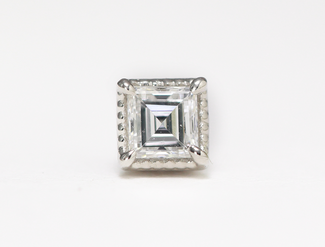 ◯ダイヤモンドパーチ◯天然ダイヤモンド〈無色〉◯スクエアカット◯0.13ct◯PT900