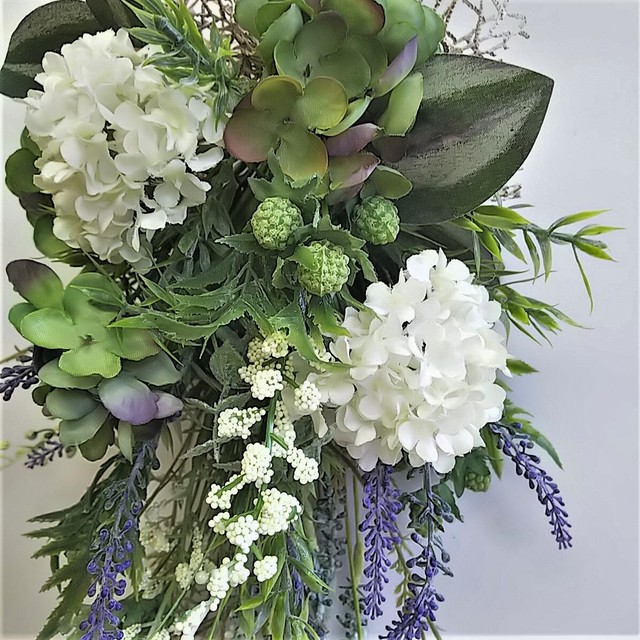 ラベンダー と スノーボール の ナチュラル グリーン スワッグ アーティフィシャルフラワー 君思い 花は微笑む 質の良いアーティフィシャルフラワーで制作した リース や スワッグ の販売