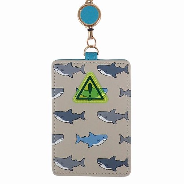 パスケース 定期入れ ファッション小物 レディースファッション サメ イラストプリント バッグに取り付けられる 出し入れ楽々 シンプル カード1枚収納タイプ Flapper 可愛い 不思議 ちょっと変わった 面白いアイテム 3007 Tre Fiore
