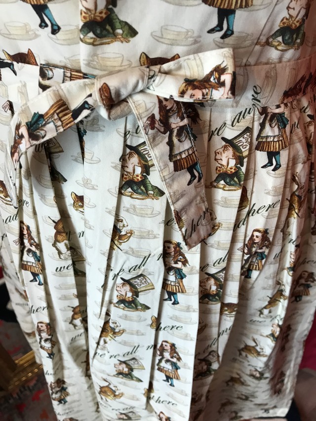 60 Off Run Fly オリジナルアリス柄ワンピース More Tea Vicar