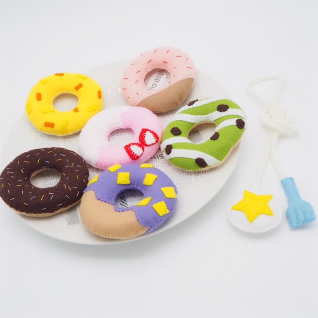 知育玩具 小さめドーナツのひも通し 年齢に応じて楽しみ方を変えて ちょこっと工房