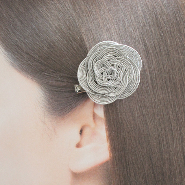 【便利な2way】薔薇のコサージュ兼ヘアアクセサリー シルバー