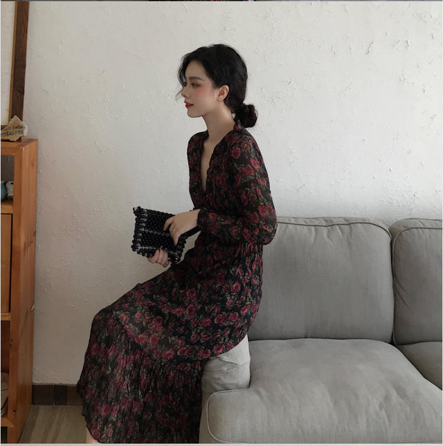 花柄ワンピース 黒 レトロ レトロガール 赤 レディース お呼ばれ きれいめコーデ タートルネック 通販 トレンド 春 ヴィンテージ きれいめ 膝下 長袖 1496 Sayurio レディースアパレル ファッション プチプラ アラサー アラフォー