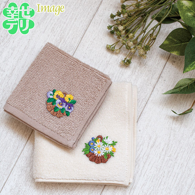 プペ モチーフ刺繍ワッペン ヴィンテージフラワー付きのa 3セット イニシャル 手作り ハンドメイド ワンポイント リメイク エレガント 入園準備 プレゼント 手縫い アイロン接着 通園バッグ 日本製 幸せデリバリー リングピローなどの結婚式アイテム 手芸用品