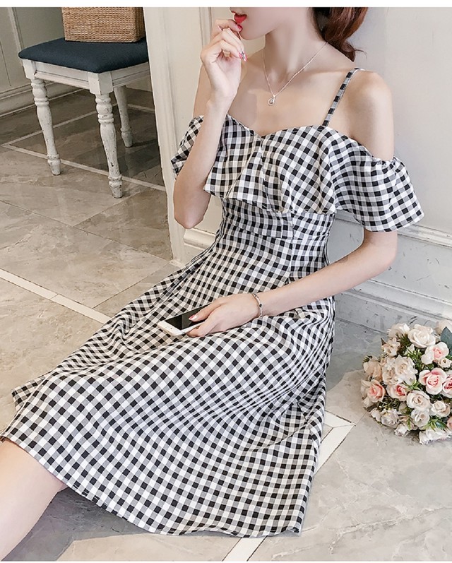 即納 在庫処分セール 可愛い ギンガムチェック オフショルダー 夏ワンピース 半袖 膝下ワンピース Aライン フレアワンピース セクシー キャミソール ワンピース キャミワンピース 春服 夏服 ディース チェック柄 フリル ガーリー 大人可愛い ハイウエスト デート ブラック