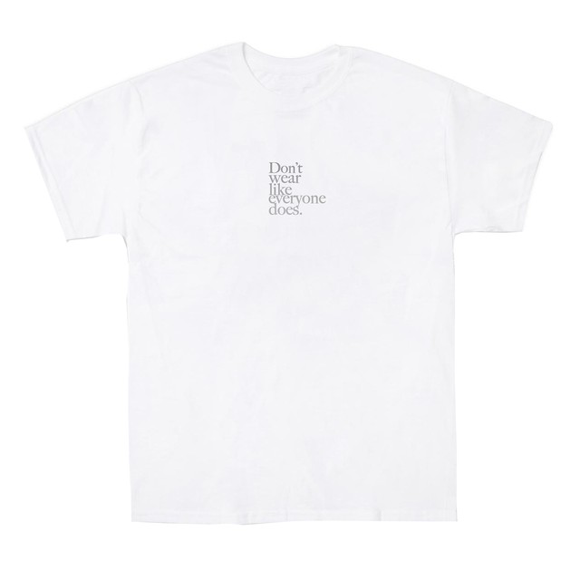 【Cat & Parfum】Don't wear like everyone does. Glitter Logo Tee