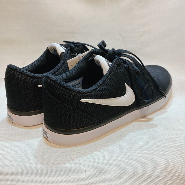 ナイキsb スニーカー 黒色 Nike Sb 未使用品 美品 Uta