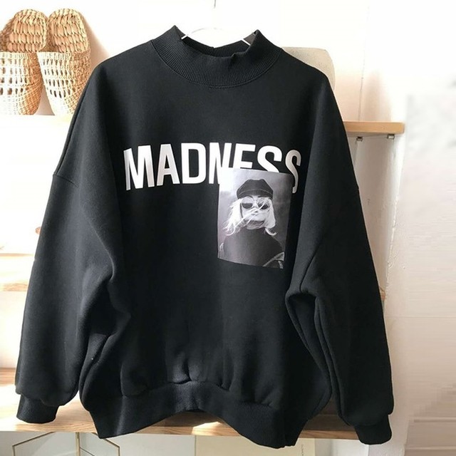 ハイネック ロゴプリント ボリューム スウェット トレーナー 春トップス 長袖 カットソー レディース ビッグシルエット オーバーサイズ ゆったり 可愛い ドロップショルダー Officewalaa オフィスワラア レディースファッション スタイル