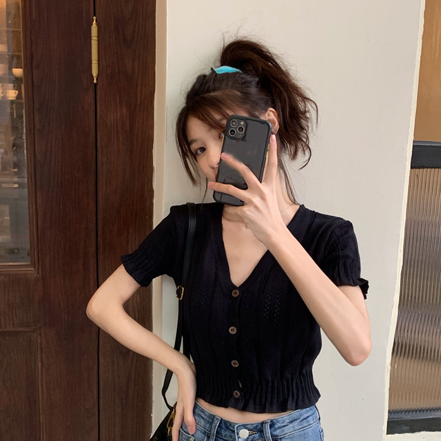 パステルカラー ガーリー Vネック 透かし編み ショート丈 トップス 裾フリル 袖フリル カジュアル ガーリー フェミニン シンプル 無地 韓国 オルチャン 韓国ファッション 新作 春夏 春 夏 Om 522 Musubi Me 韓国 オルチャン レディースファッションのお店