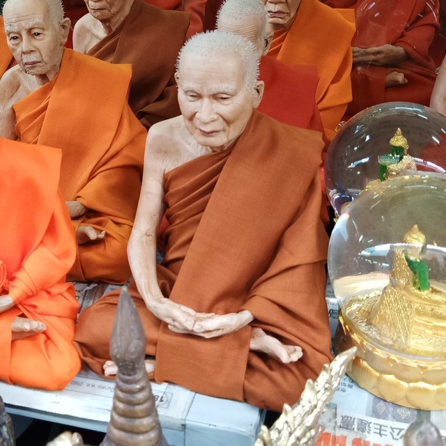 驚きの超リアルフィギュア タイのお坊様シリーズ 5インチ B1 Kenpooh Thailand