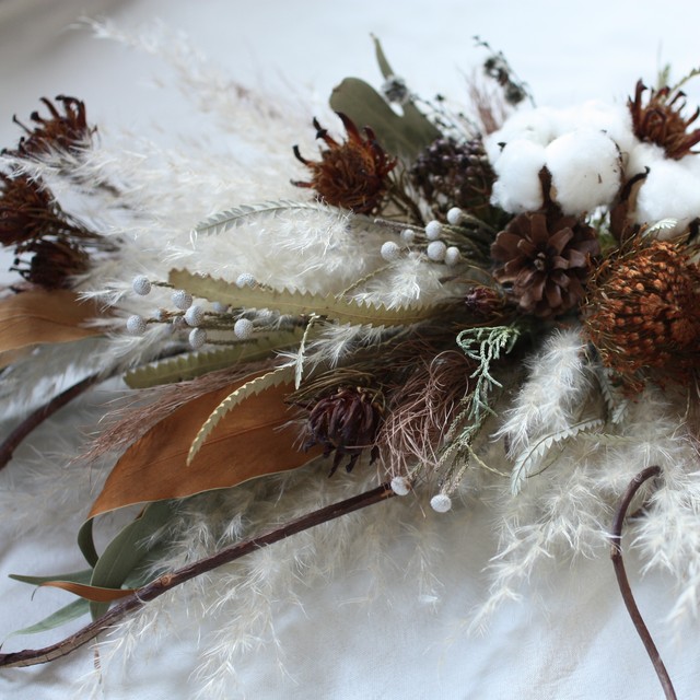 ドライフラワー壁掛け パンパスグラスとコットンの横型スワッグ ブラウン系 Lily S Diary ードライフラワーと植物にまつわるモノー