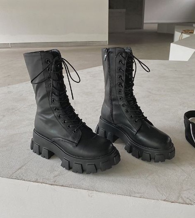 ブーツ レディース ショートブーツ 可愛い 編み上げブーツ 厚底 Puブーツ Puシューズ 幅広 履きやすい 疲れない ブラック ホワイト お洒落 きれいめ 韓国風 安い フラット 軽い ワンピの里