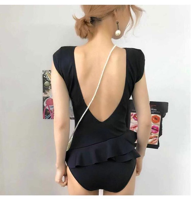 水着 ワンピース フリル バックコンシャス セクシー 無地 ブラック レッド 韓国水着 シンプル 肌見せ おしゃれ セクシー 韓国 韓国ファッション オルチャン オルチャンファッション P1305 Korean Select 韓国ファッション オルチャンファッション