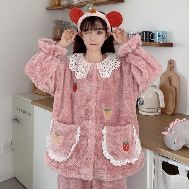 もこもこ パジャマ ルームウェア 長袖 セットアップ レース襟 イチゴ 刺繍 ガーリー 可愛い ラブリー 甘め ほっこり 秋 冬 A0512 Macaron