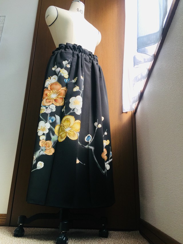 黒留袖ドレススカート送料無料フリーサイズ黒留袖リメイクスカートハンドメイド黒留袖リメイクスカート1点物no 164 着物帯リメイクショップkamadaworld