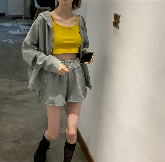 セットアップ 上下セット リラックスコーデ ワントーンコーデ ルームウェア パーカー ショートパンツ ショート丈パンツ ジャージ ツーピース 2点セット シンプル 無地 スポーティー リラックス カジュアル トレーニングウェア ランニング スポーティー 部屋着 韓国